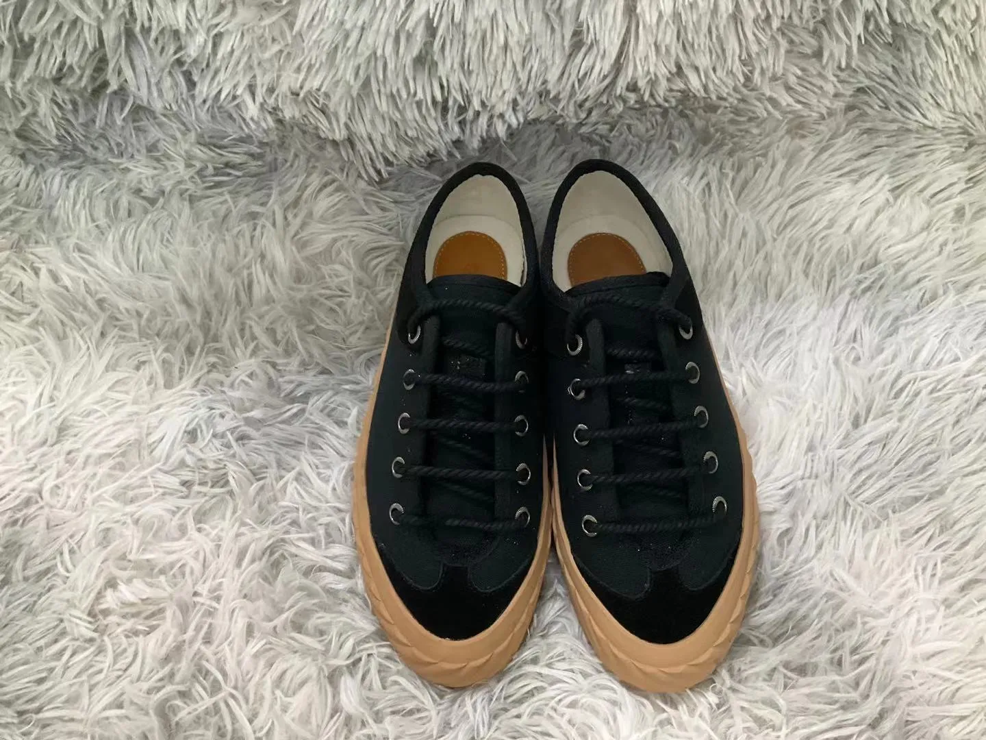 👟👟Ex-factory price 440👟👟 2023 Gucci casual sneakers, top version! 🌸1:1 reproduction. New model for early spring, creating a perfect style💣💣💣street style🔥🔥🔥cool and trendy C-level fashionable outfit with retro and futuristic feel🌹🌹🌹classic shoe shape + British color matching design, super attractive. All kinds of leather splicing, original reverse mold last, imported high-end knitting needle jacquard fabric showing exquisite texture! Open mold to customize high-density outsole. Comes fully packaged. Size: Female 35-41 Male 39-46